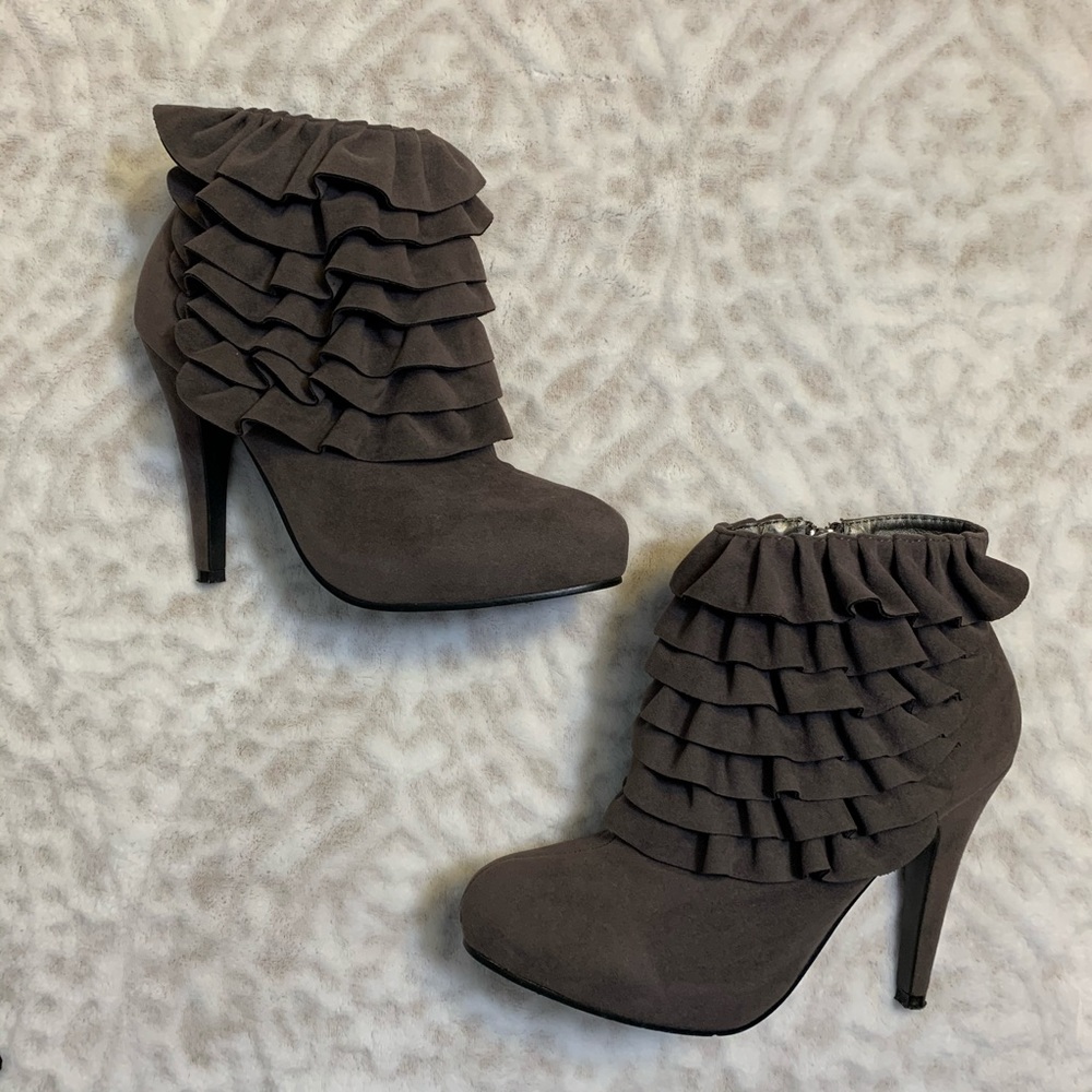 Refresh gray booties boots high heel grey ruffle